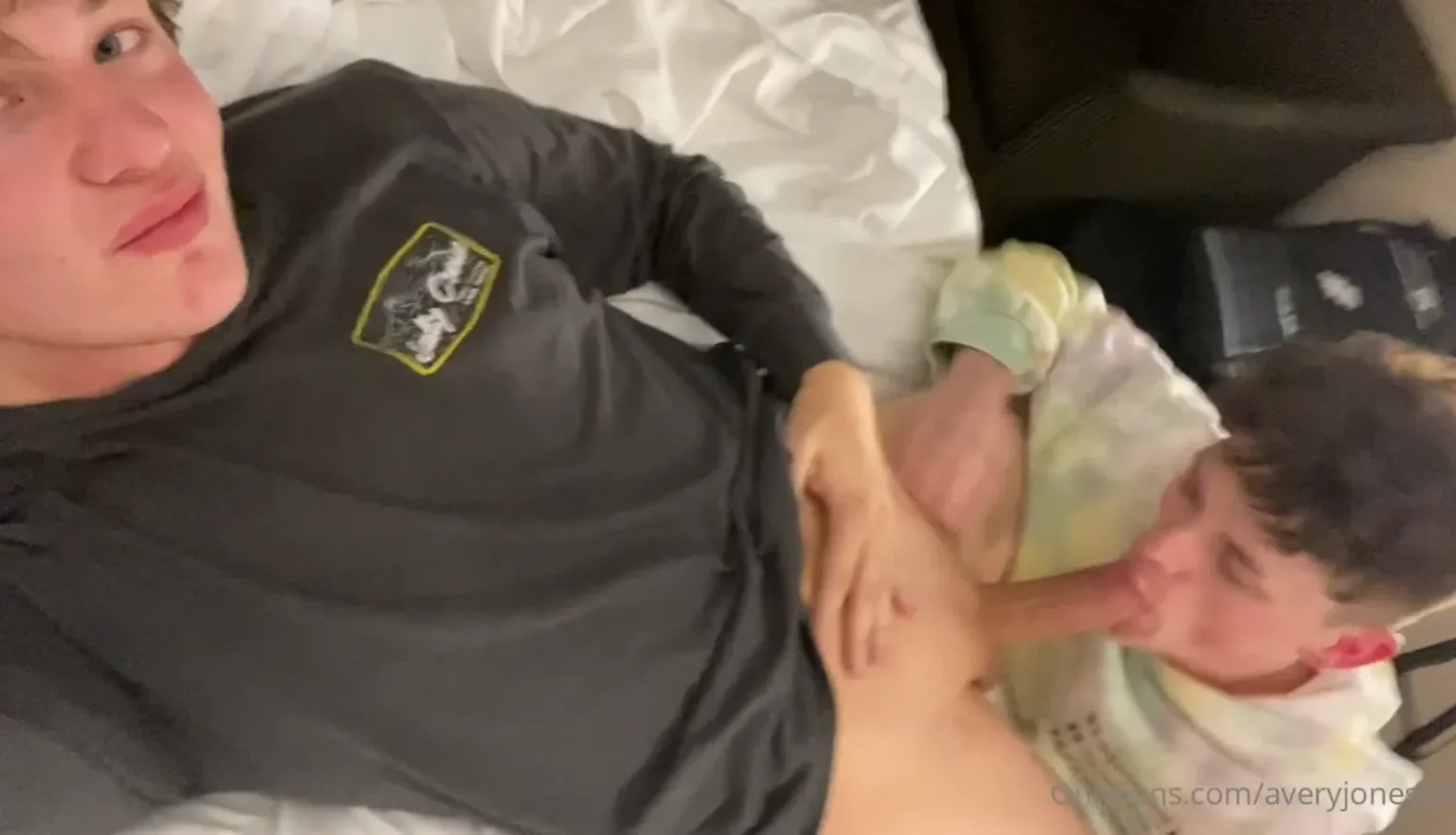 Avery jones (averyjonesxxx) a quick blowjob