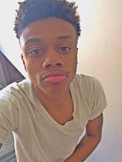 does his girlfriend know he sending pics to