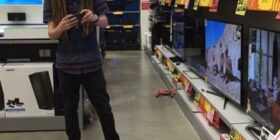 hung aussie dreaded jb hi fi worker